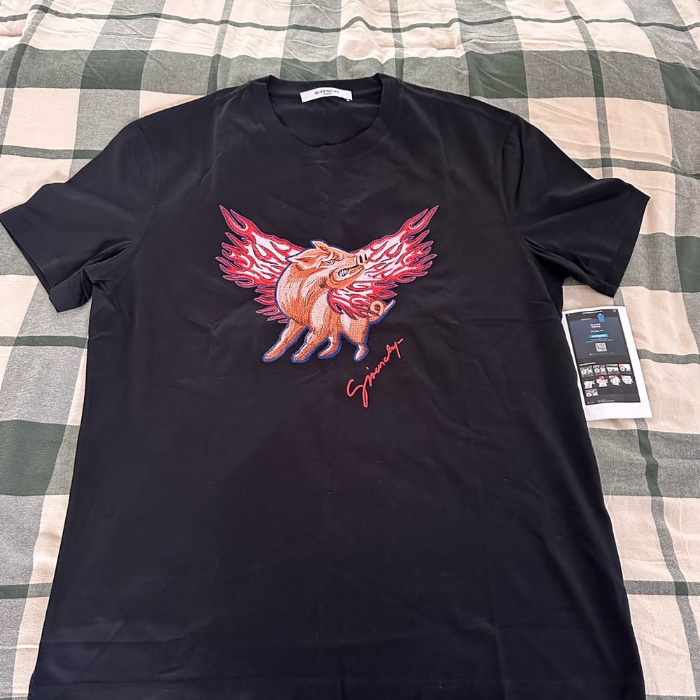 NWOT Givenchy Chinese New Year of Pig
Embroidery T-Shirt Authentication XXL